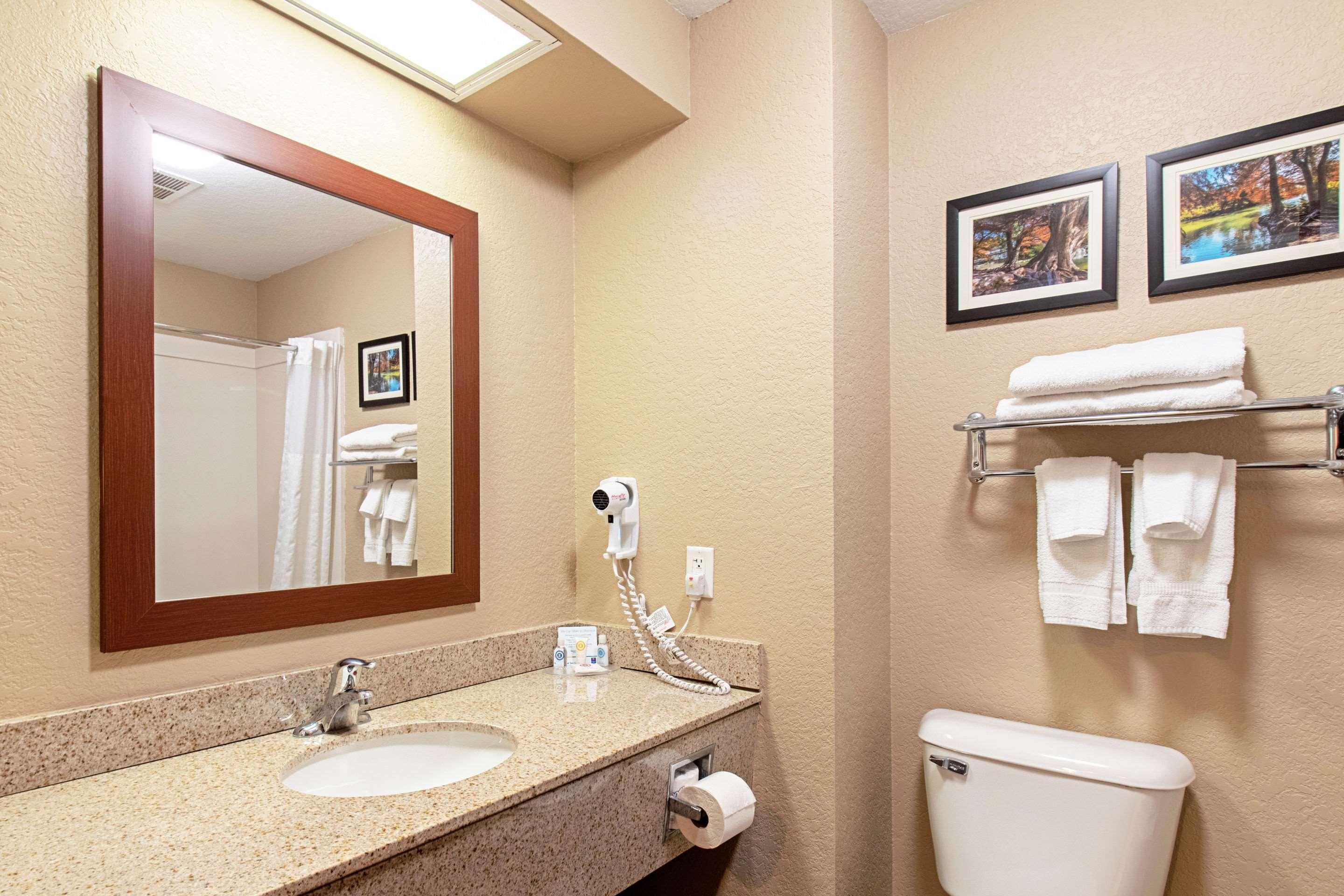 Comfort Inn & Suites And Suites Fredericksburg Zewnętrze zdjęcie